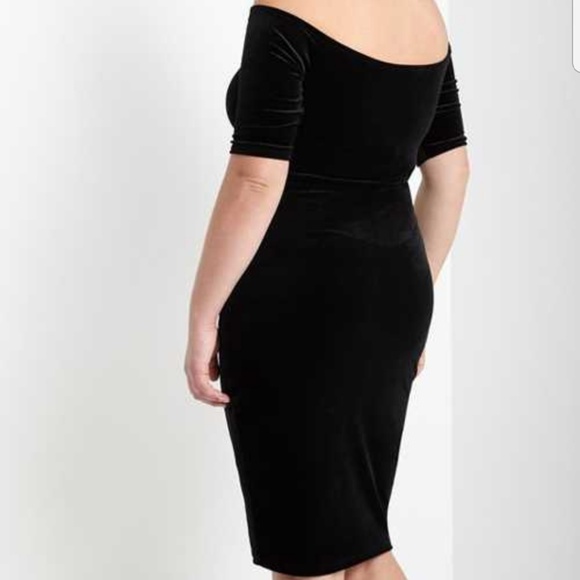 Plus Size Black Cold Shoulder Velvet Bodycon Dress - Picture 4 of 4